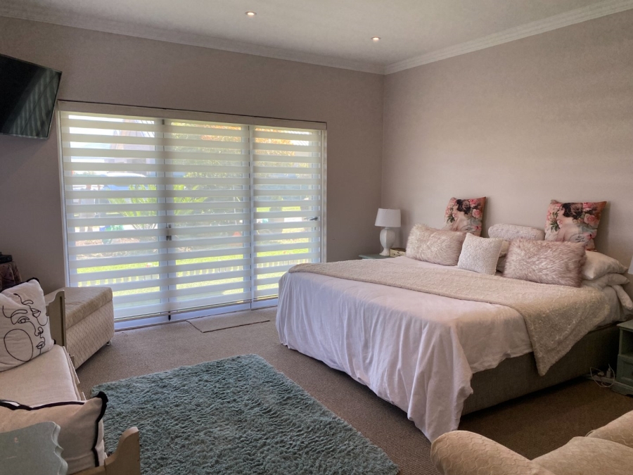 4 Bedroom Property for Sale in Kraaibosch Manor Western Cape